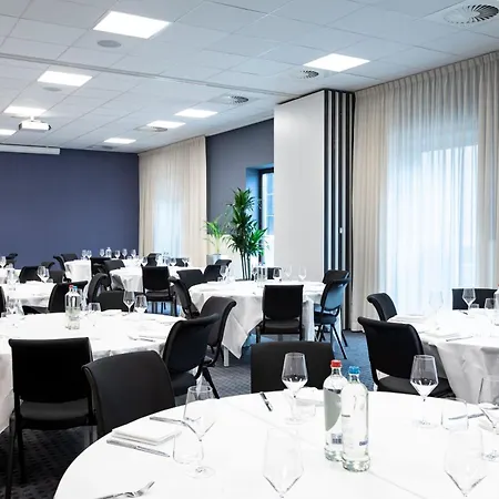 Otel Courtyard By Marriott Arena Atlas