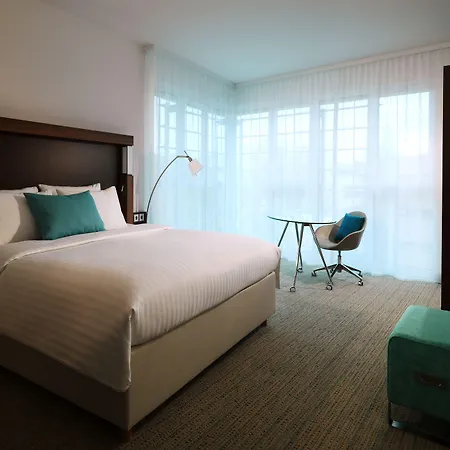 호텔 Courtyard By Marriott 4*