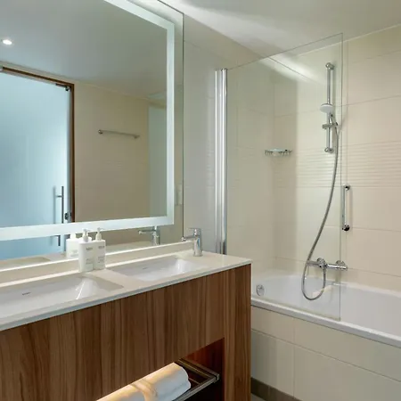 Hotel Courtyard By Marriott Arena Atlas 4*