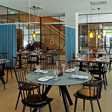 Hotel Courtyard By Marriott Arena Atlas 4*