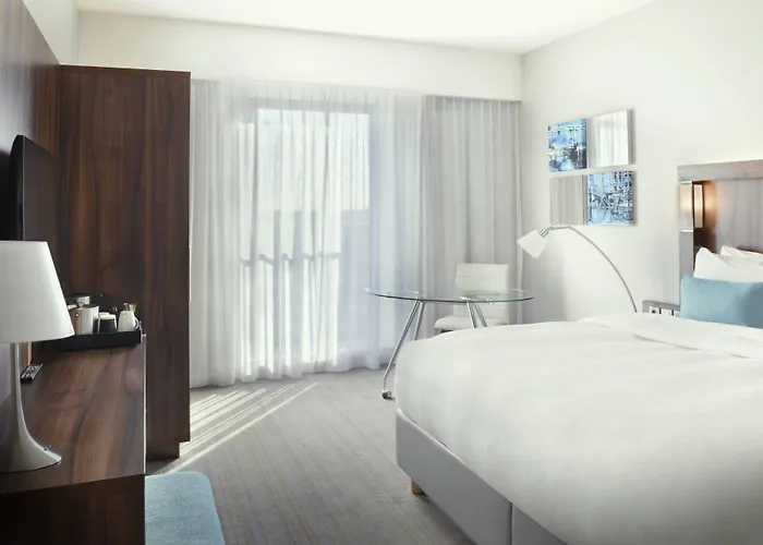 Courtyard By Marriott Arena Atlas Hotel 4*