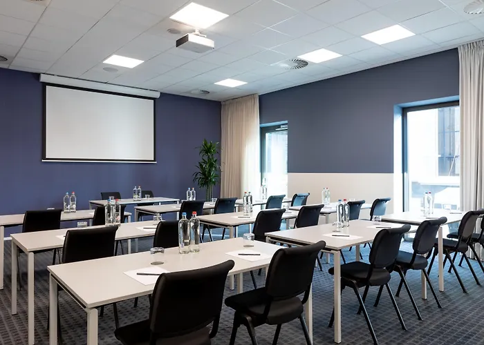 Courtyard By Marriott Arena Atlas Hotel