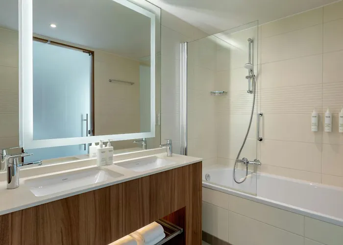 Hotel Courtyard By Marriott Arena Atlas 4*