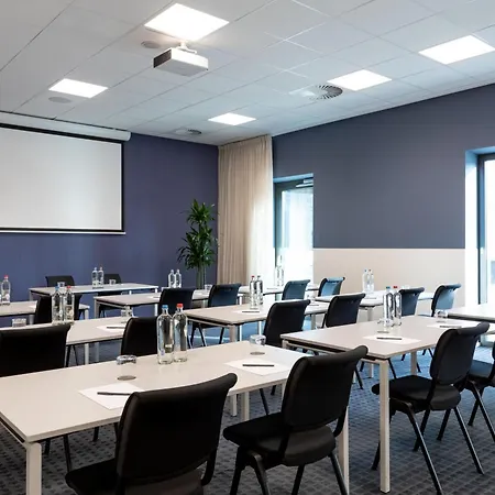 Hotel Courtyard By Marriott Arena Atlas 4*