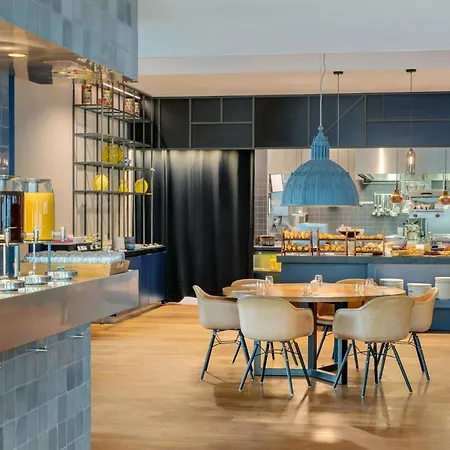 Courtyard By Marriott