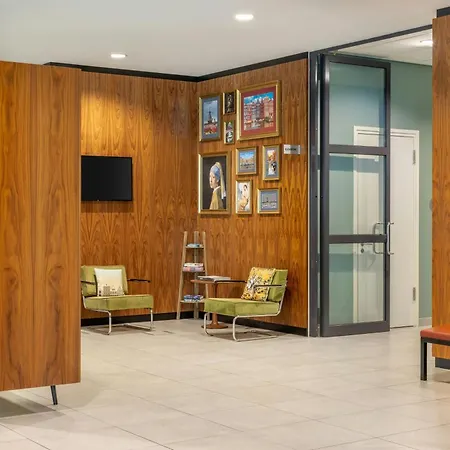 Courtyard By Marriott Ξενοδοχείο 4*